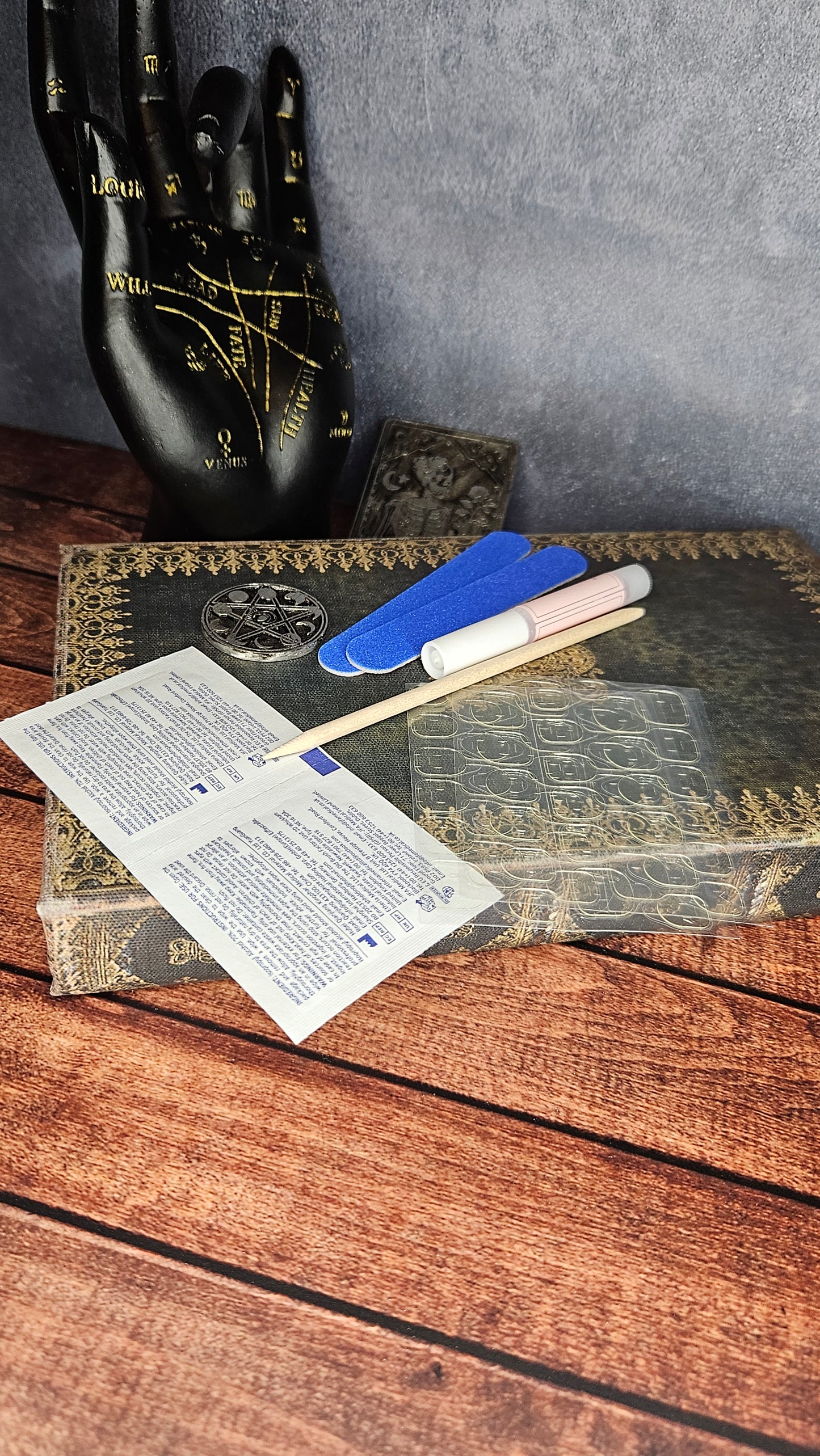 Contents of adhesion kit