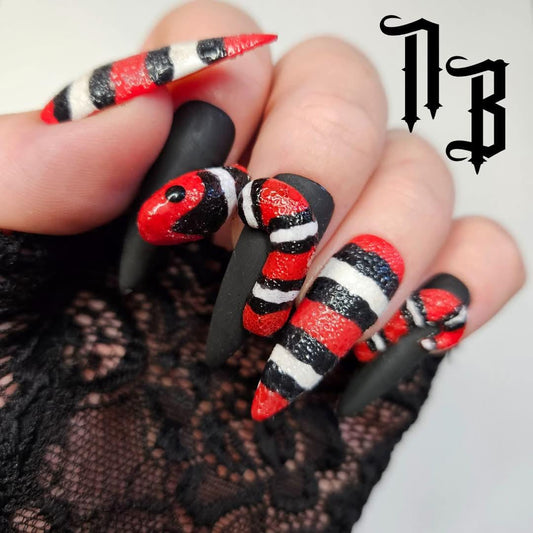 3D Snake Design. Choose Nail Shape and Length.