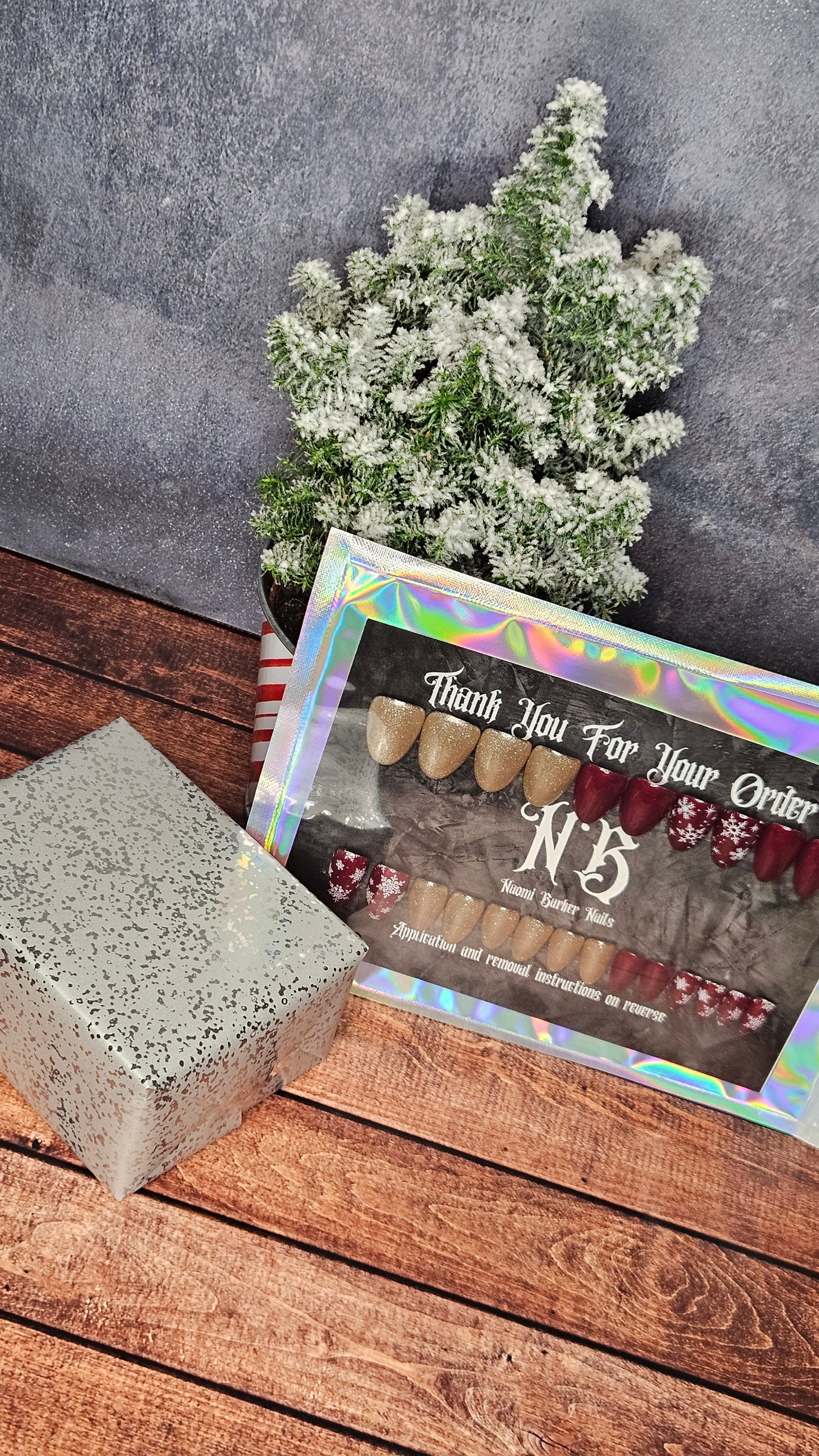 Ready to Ship - Red and Gold Xmas - Almond Short