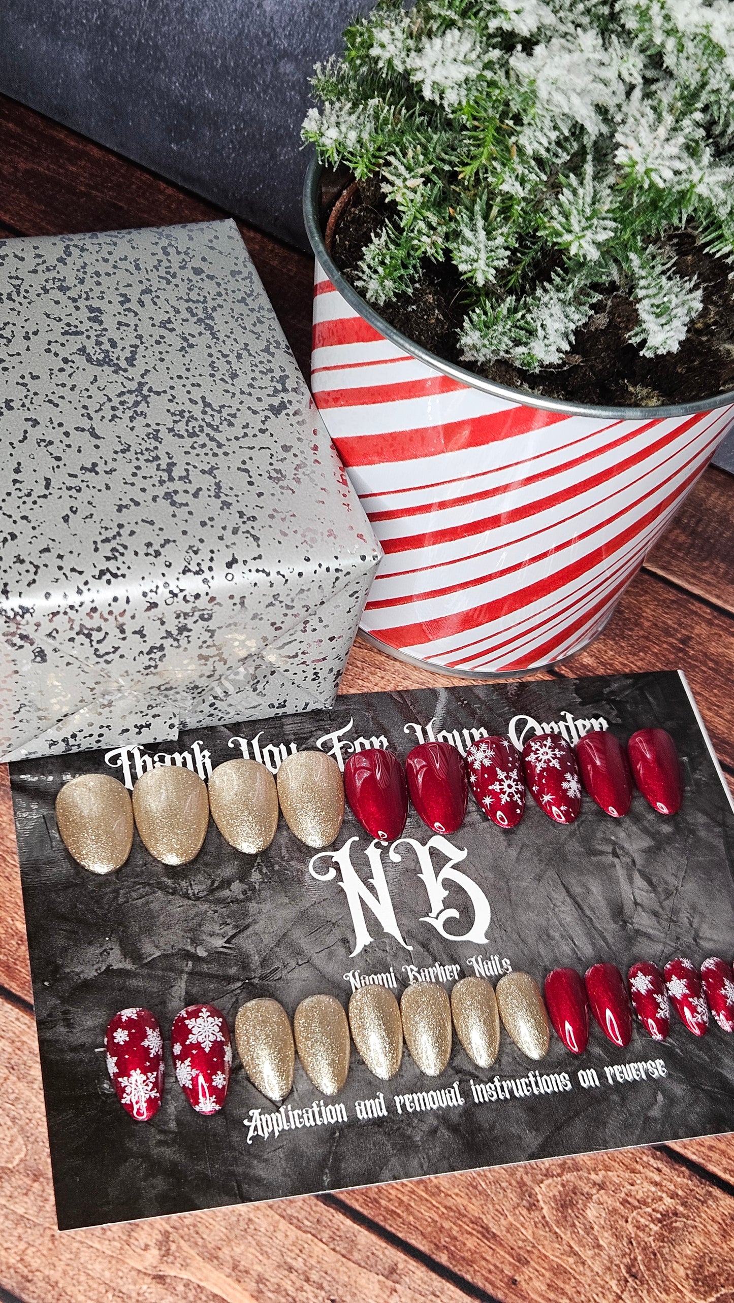 Ready to Ship - Red and Gold Xmas - Almond Short